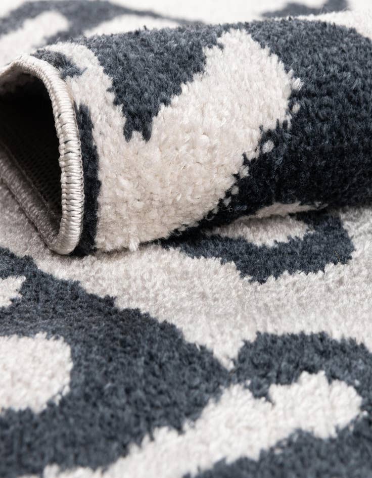 Detail image of  5' 3 x 7' 7 Victoria Rug