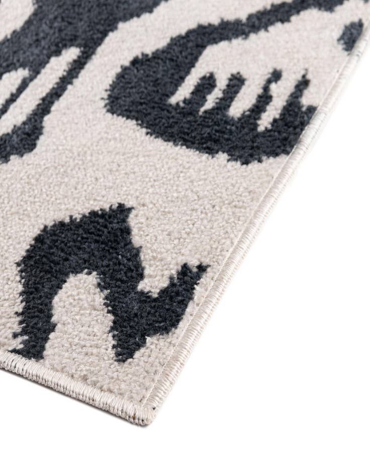 Detail image of  5' 3 x 7' 7 Victoria Rug