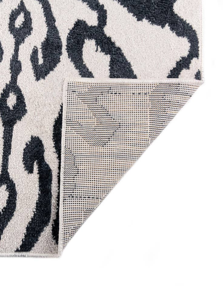 Detail image of  5' 3 x 7' 7 Victoria Rug