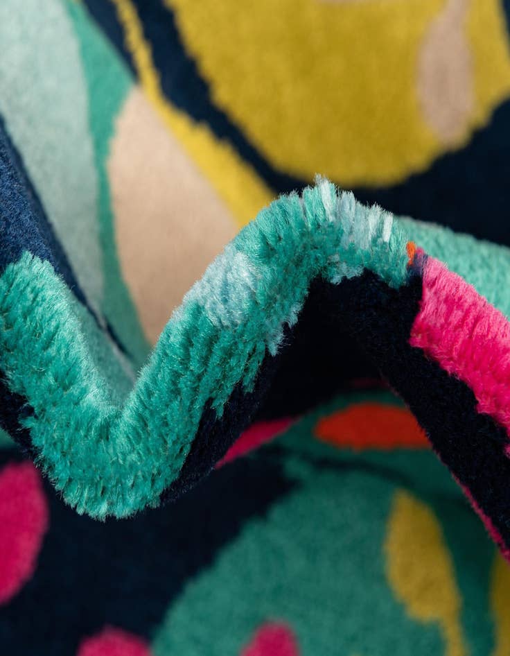 Detail image of  7' 10 x 10' Azalea Oval Rug