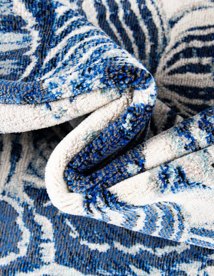 Detail image of  4' x 6' Blossom Oval Rug