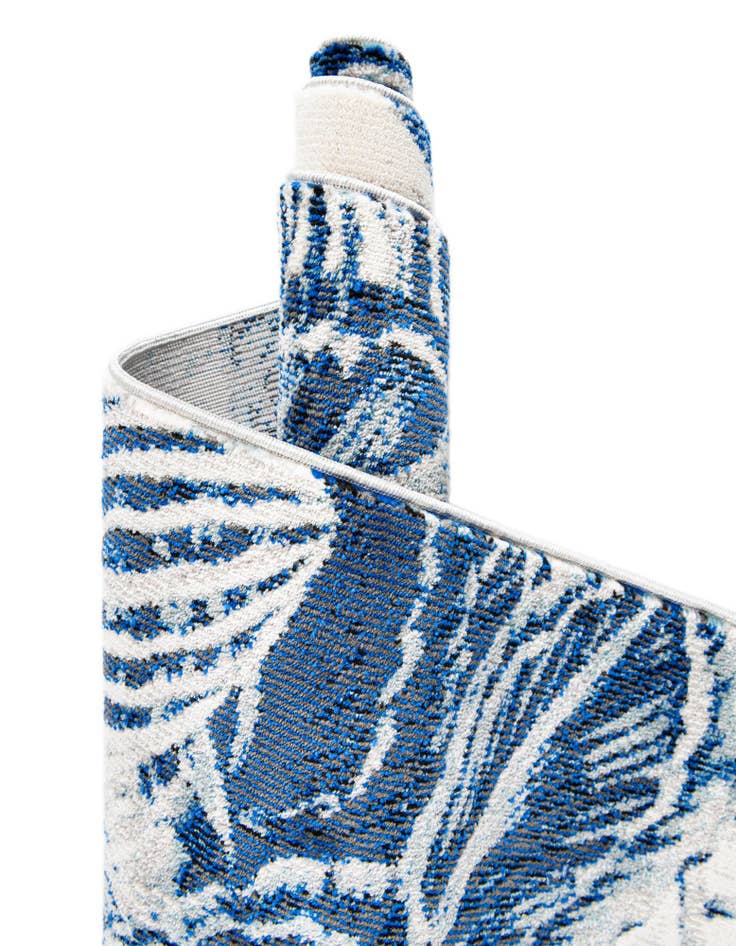 Detail image of  4' x 6' Blossom Oval Rug