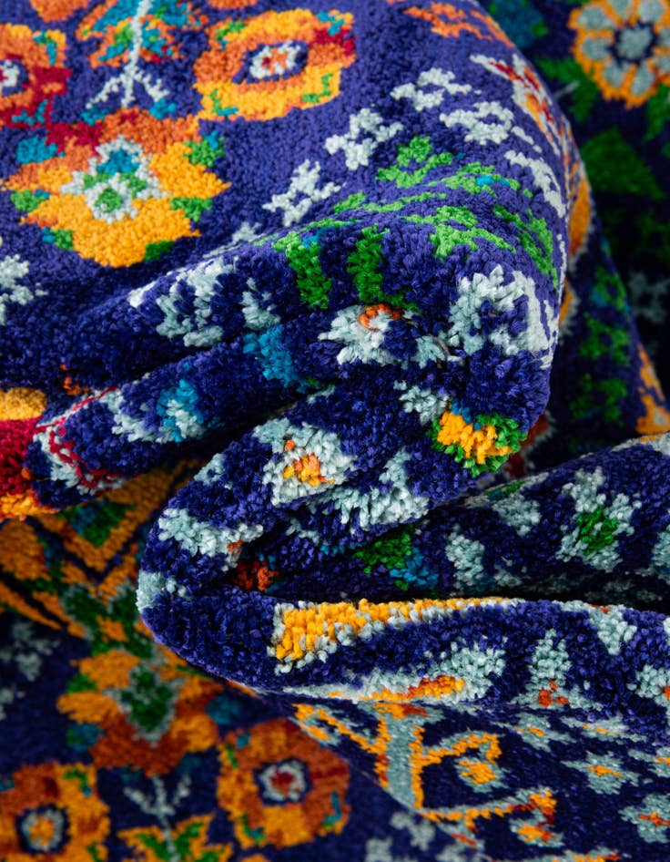 Detail image of  5' 3 x 8' Calypso Oval Rug