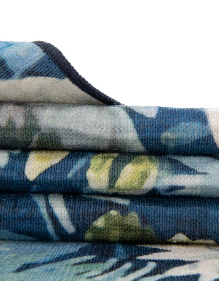 Detail image of  2' x 3' 1  Washable Jill Zarin Caribbean Indoor / Outdoor Oval Rug