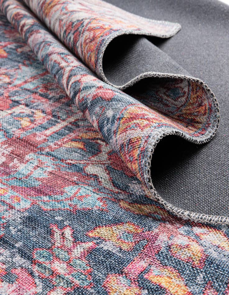 Detail image of  5' 3 x 8'  Washable Maahru Oval Rug