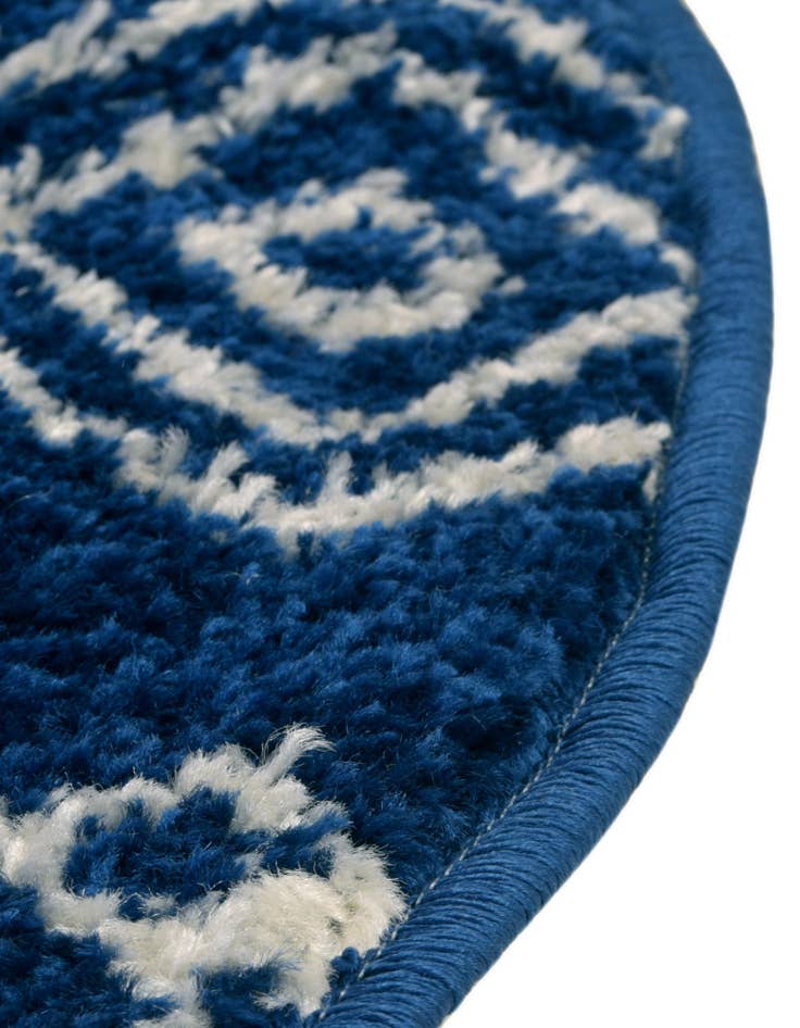 Detail image of  4' x 6' Moroccan Trellis Oval Rug