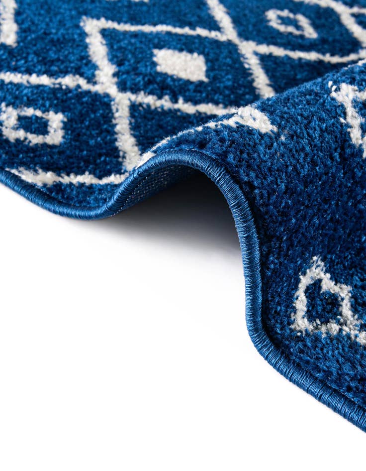 Detail image of  4' x 6' Moroccan Trellis Oval Rug