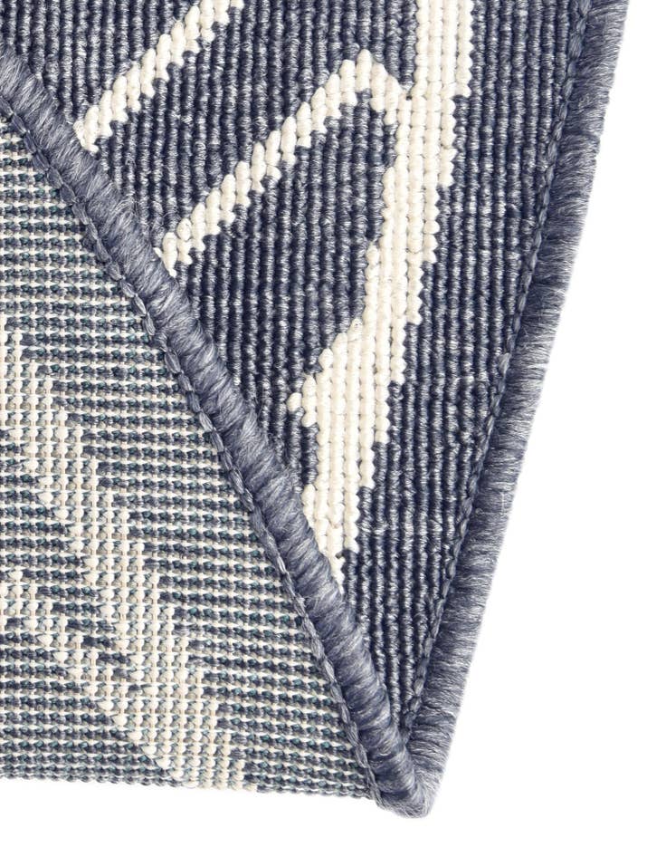 Detail image of  7' 10 x 10'  Washable Lattice Indoor / Outdoor Oval Rug