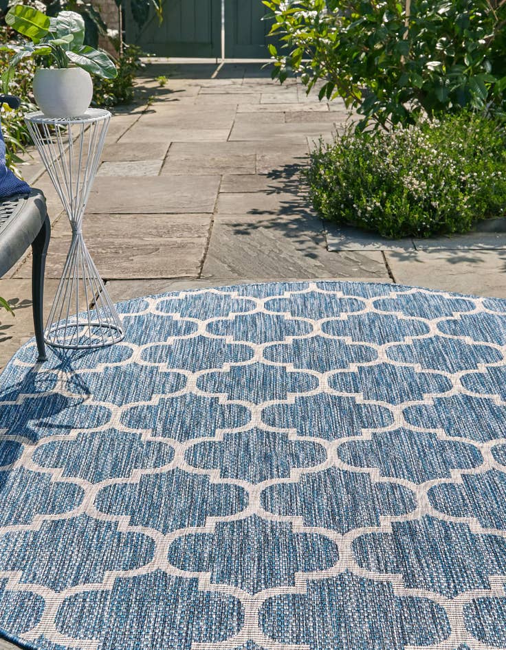 Detail image of  7' 10 x 10'  Washable Lattice Indoor / Outdoor Oval Rug
