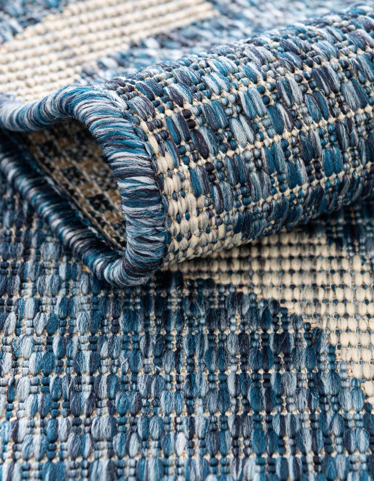 Detail image of  3' x 5' 3  Washable Lattice Indoor / Outdoor Oval Rug