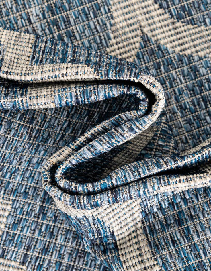 Detail image of  3' x 5' 3  Washable Lattice Indoor / Outdoor Oval Rug