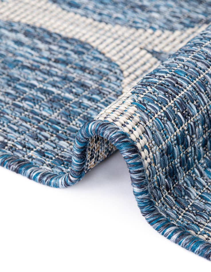 Detail image of  3' x 5' 3  Washable Lattice Indoor / Outdoor Oval Rug
