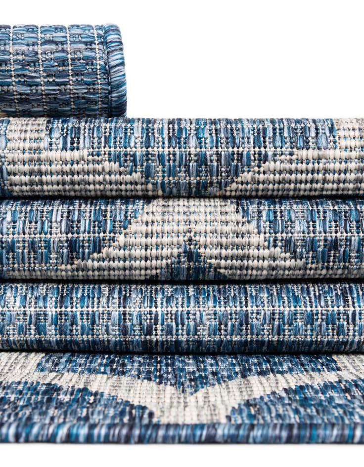 Detail image of  3' x 5' 3  Washable Lattice Indoor / Outdoor Oval Rug