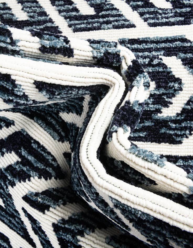 Detail image of  5' x 8'  Washable Sabrina Soto Aston Indoor / Outdoor Oval Rug