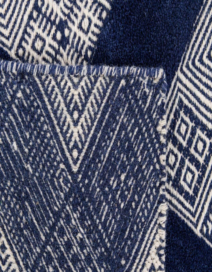 Detail image of  5' 2 x 8' 4  Hand Knotted  Oriental Rug