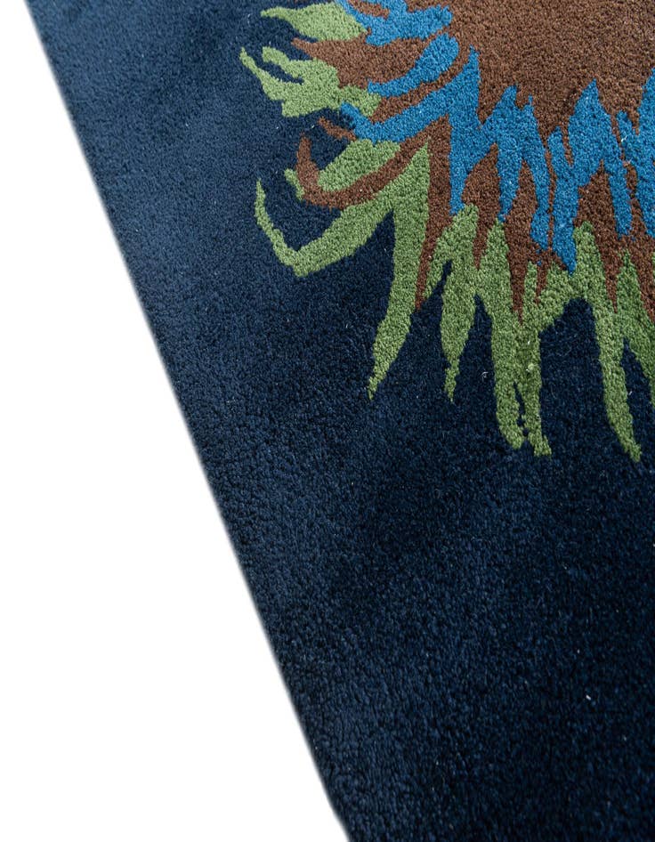 Detail image of  7' 5 x 7' 8 Agra Rug