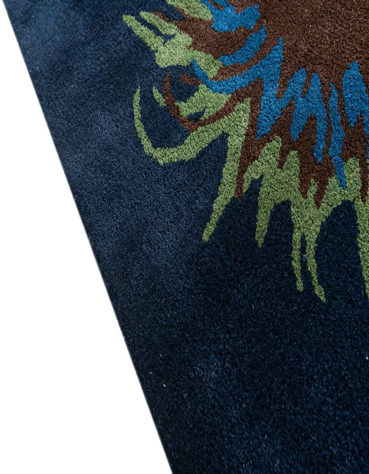 Detail image of  7' 5 x 7' 6 Agra Rug