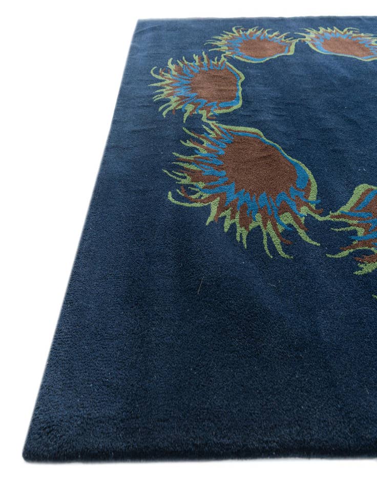 Detail image of  7' 5 x 7' 6 Agra Rug