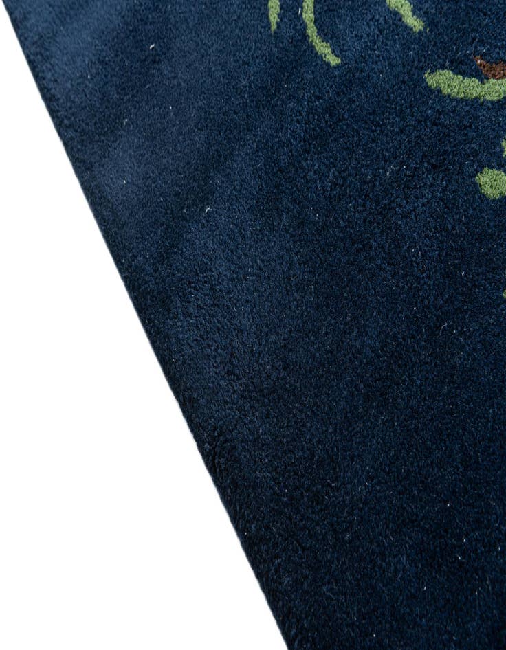 Detail image of  7' 5 x 7' 6 Agra Rug