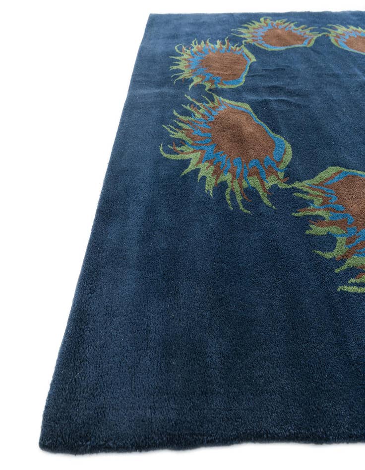 Detail image of  7' 5 x 7' 6 Agra Rug