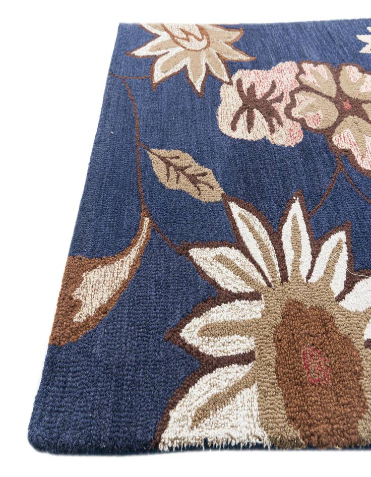 Detail image of  4' x 5' 10 Agra Rug