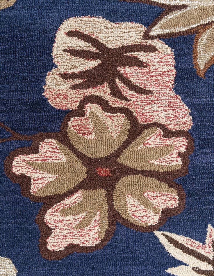 Detail image of  4' x 5' 10 Agra Rug