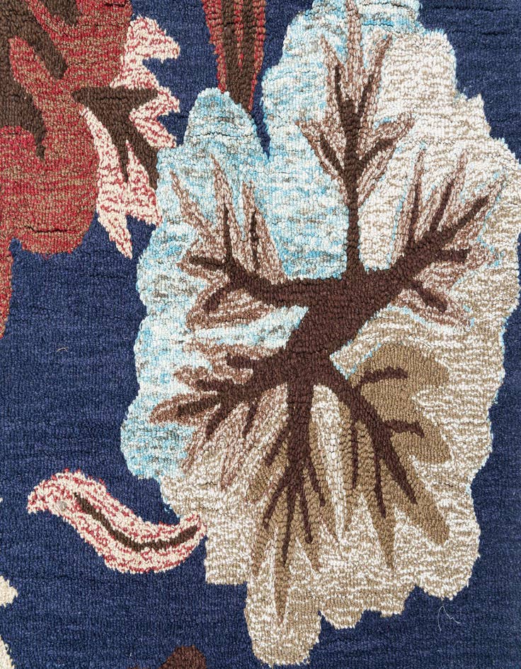 Detail image of  4' x 5' 10 Agra Rug