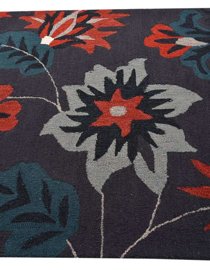 Detail image of  5' 1 x 8' Agra Rug