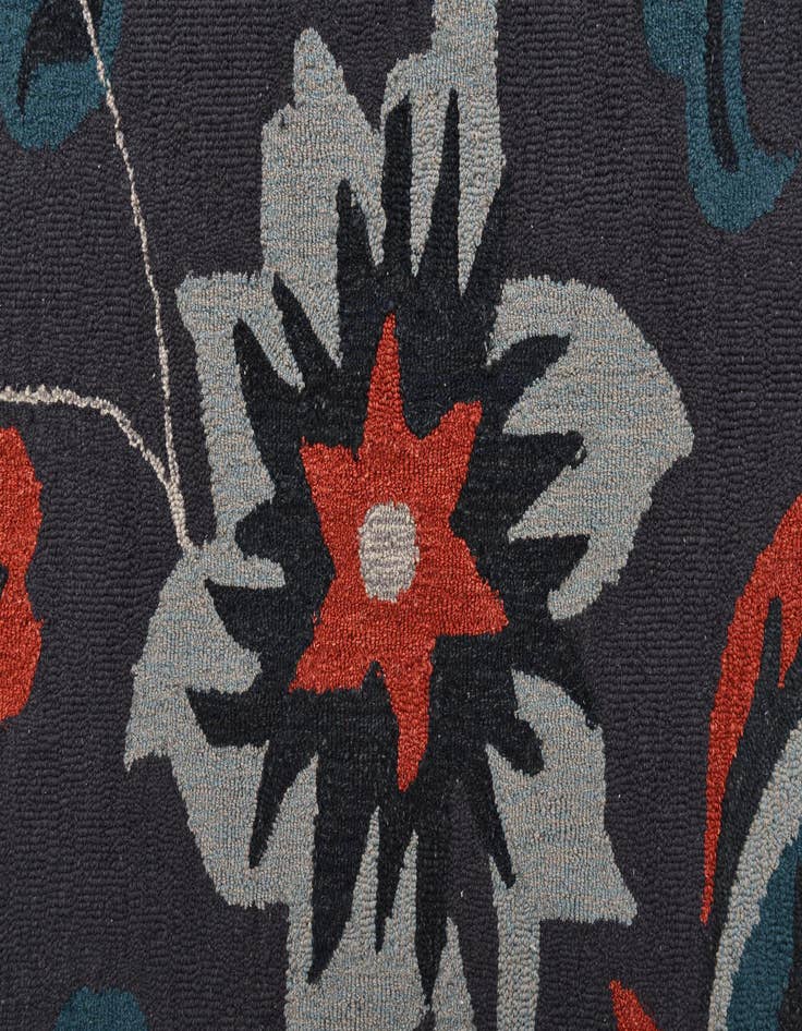 Detail image of  5' 1 x 8' Agra Rug