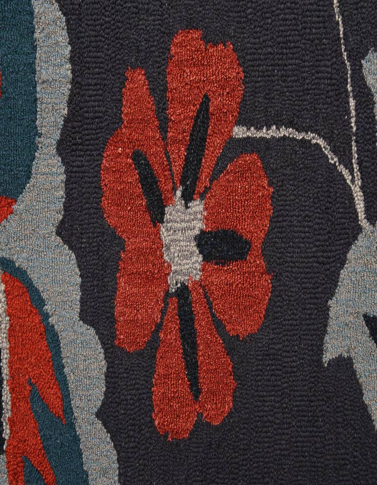 Detail image of  5' 1 x 8' Agra Rug