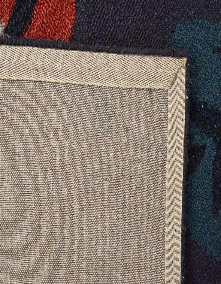 Detail image of  5' 1 x 8' Agra Rug