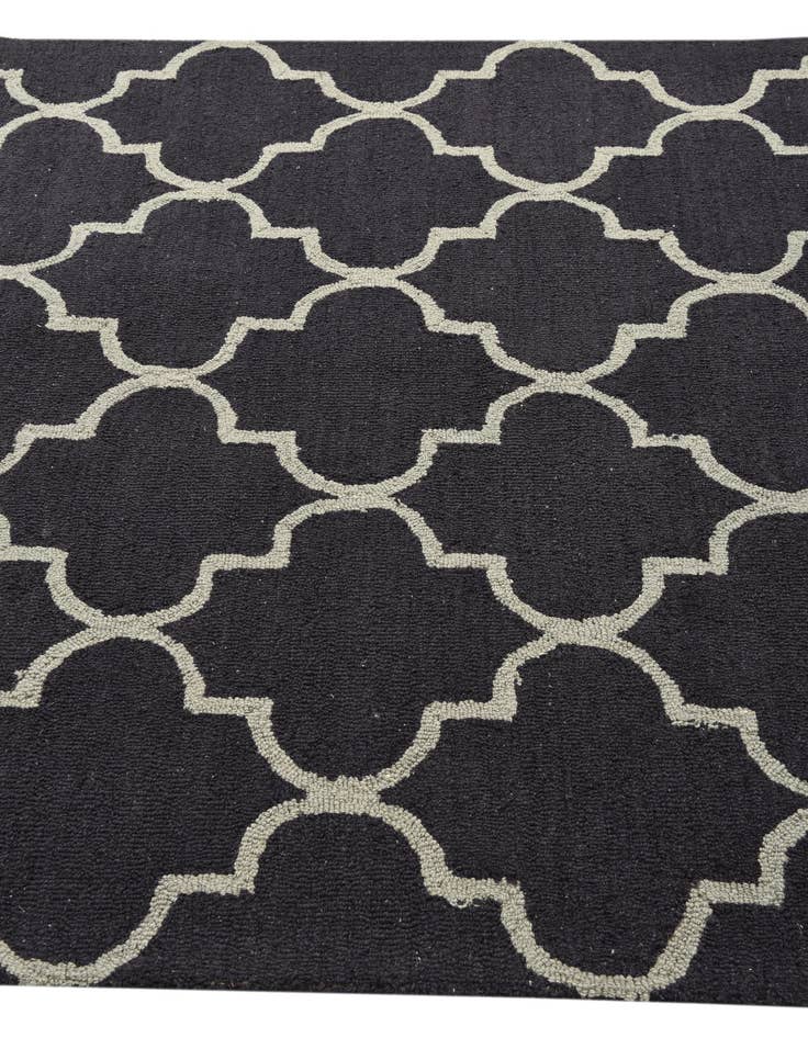 Detail image of  5' x 7' 11 Agra Rug