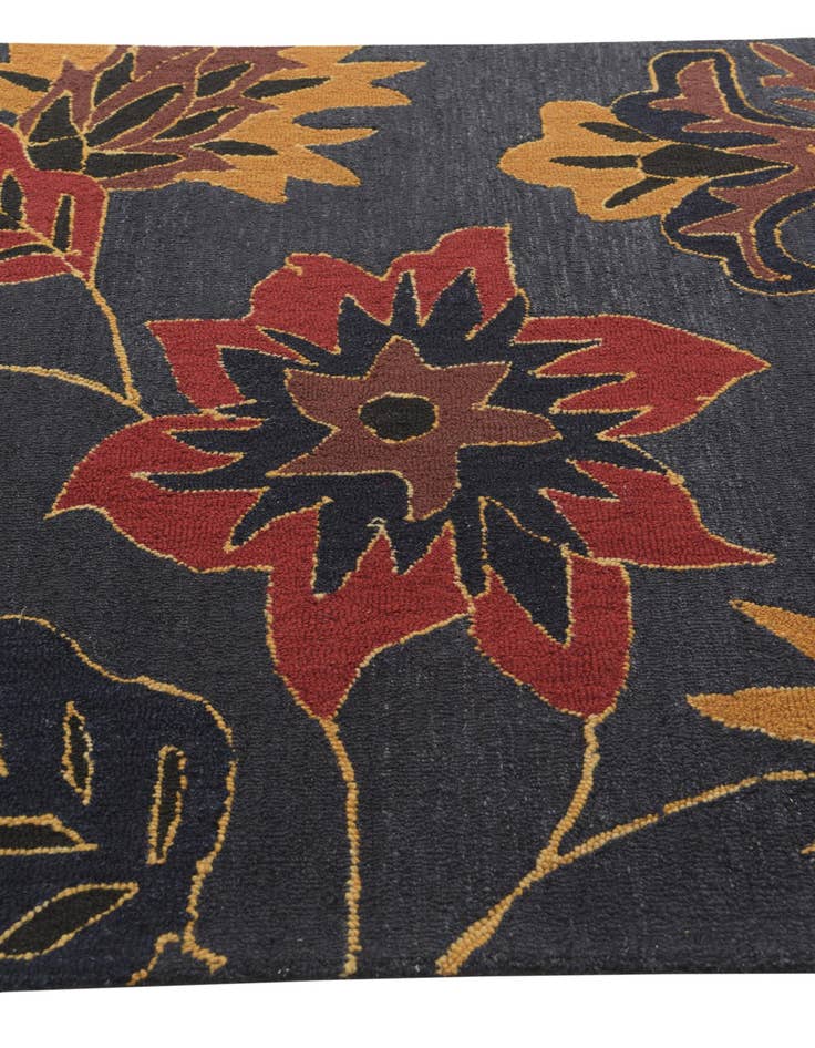 Detail image of  5' 2 x 8' Agra Wool Rug