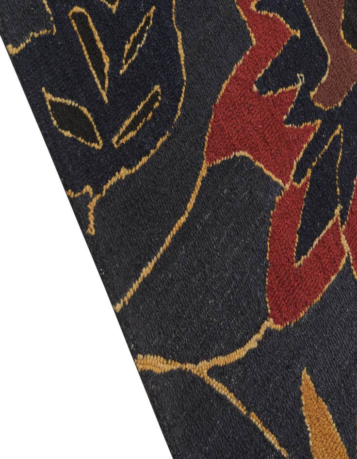 Detail image of  5' 2 x 8' Agra Wool Rug