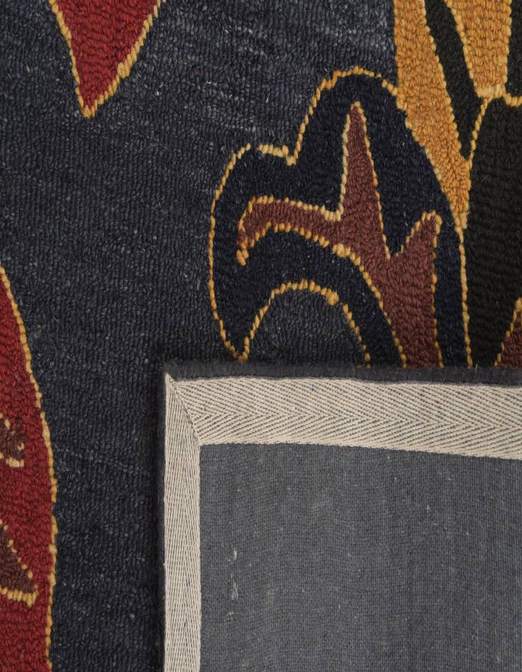 Detail image of  5' 2 x 8' Agra Wool Rug