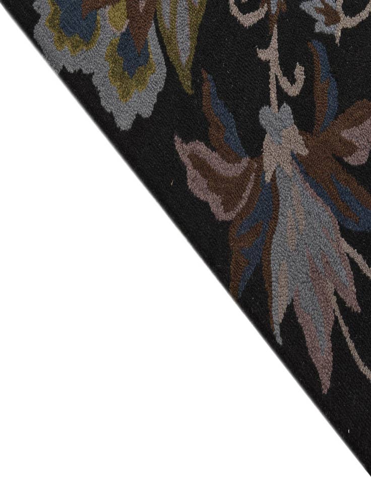 Detail image of  8' x 10' Agra Rug