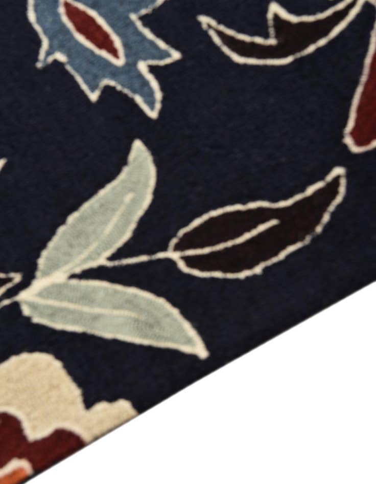 Detail image of  5' 1 x 7' 11 Agra Rug