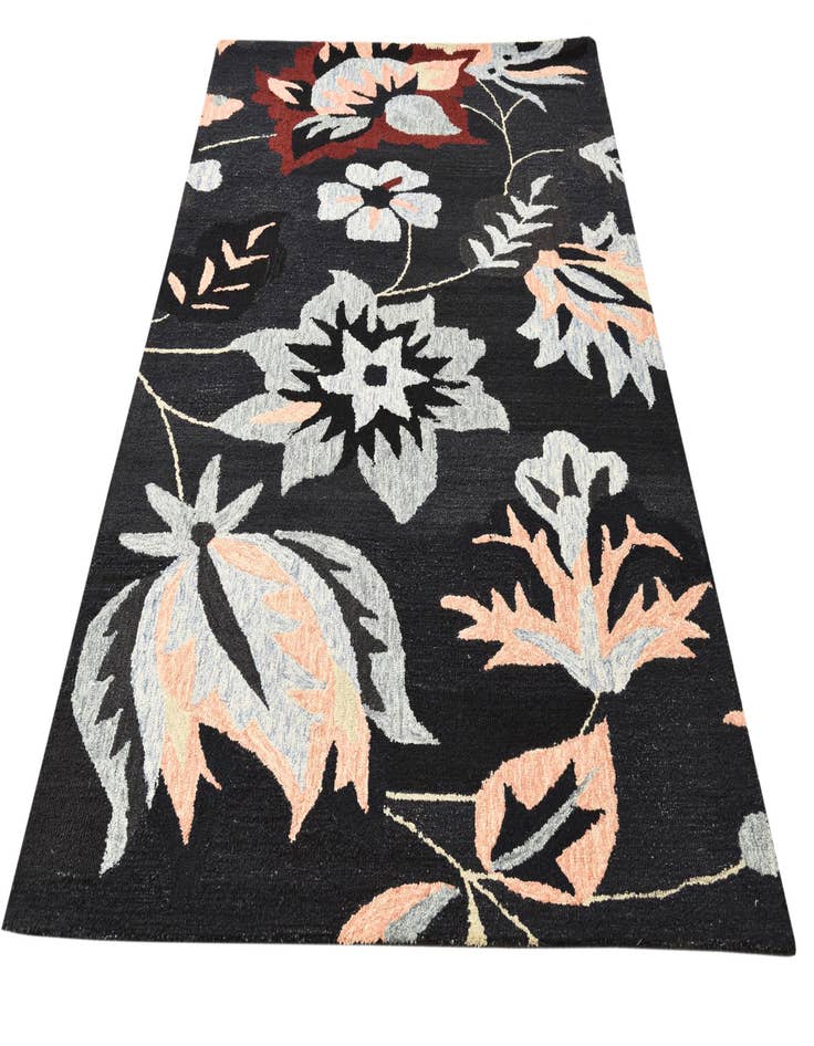 Detail image of  5' 1 x 8' Agra Rug