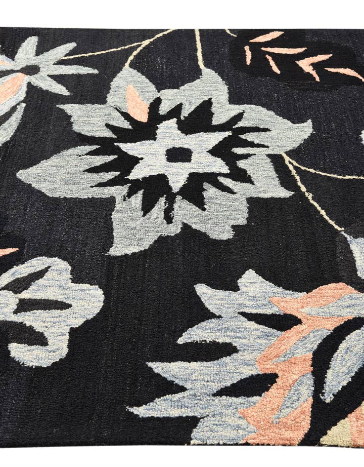 Detail image of  5' 1 x 8' Agra Rug
