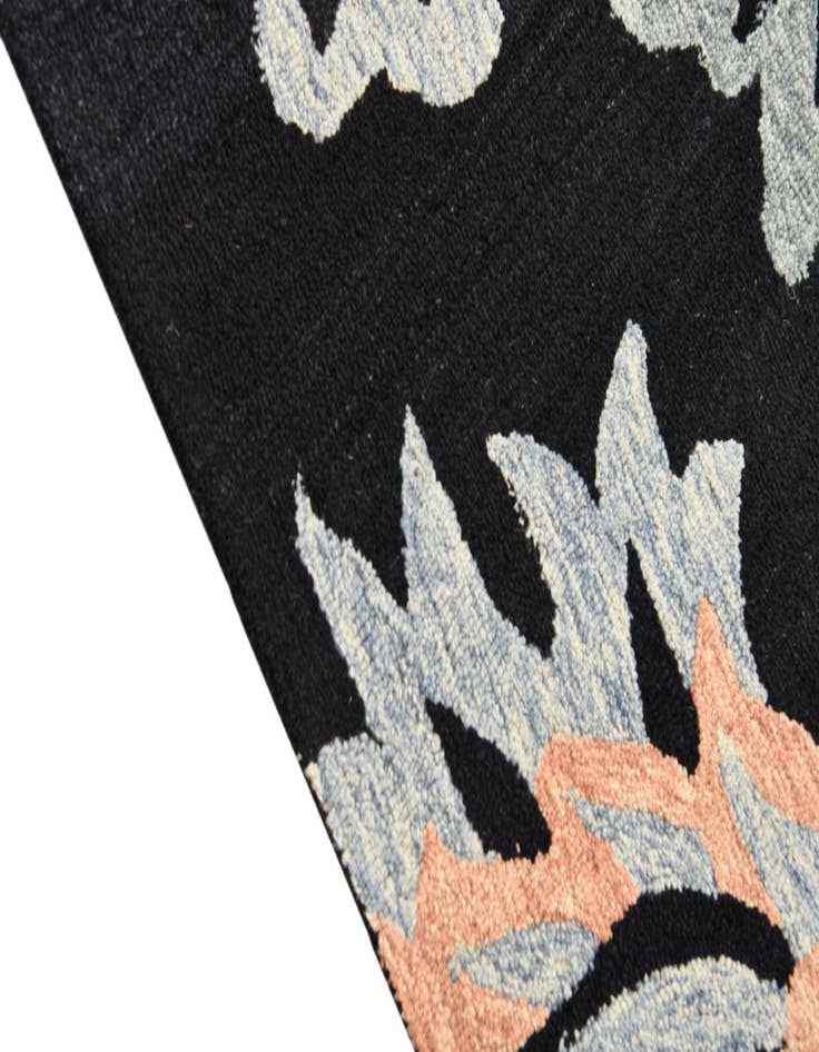 Detail image of  5' 1 x 8' Agra Rug