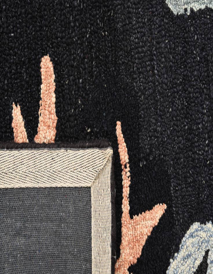 Detail image of  5' 1 x 8' Agra Rug