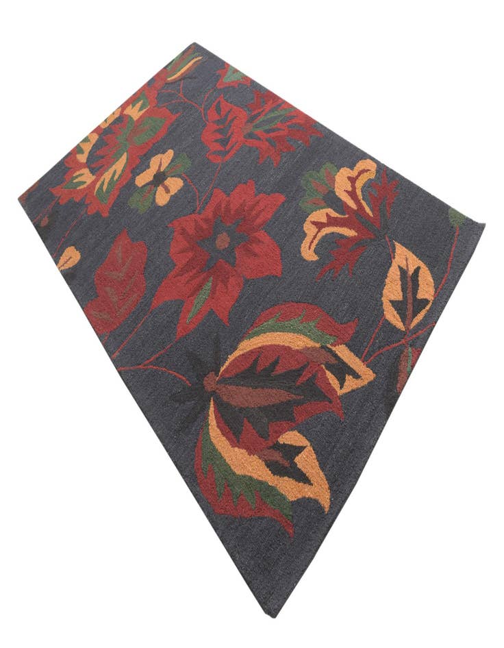 Detail image of  5' 1 x 8' Agra Wool Rug