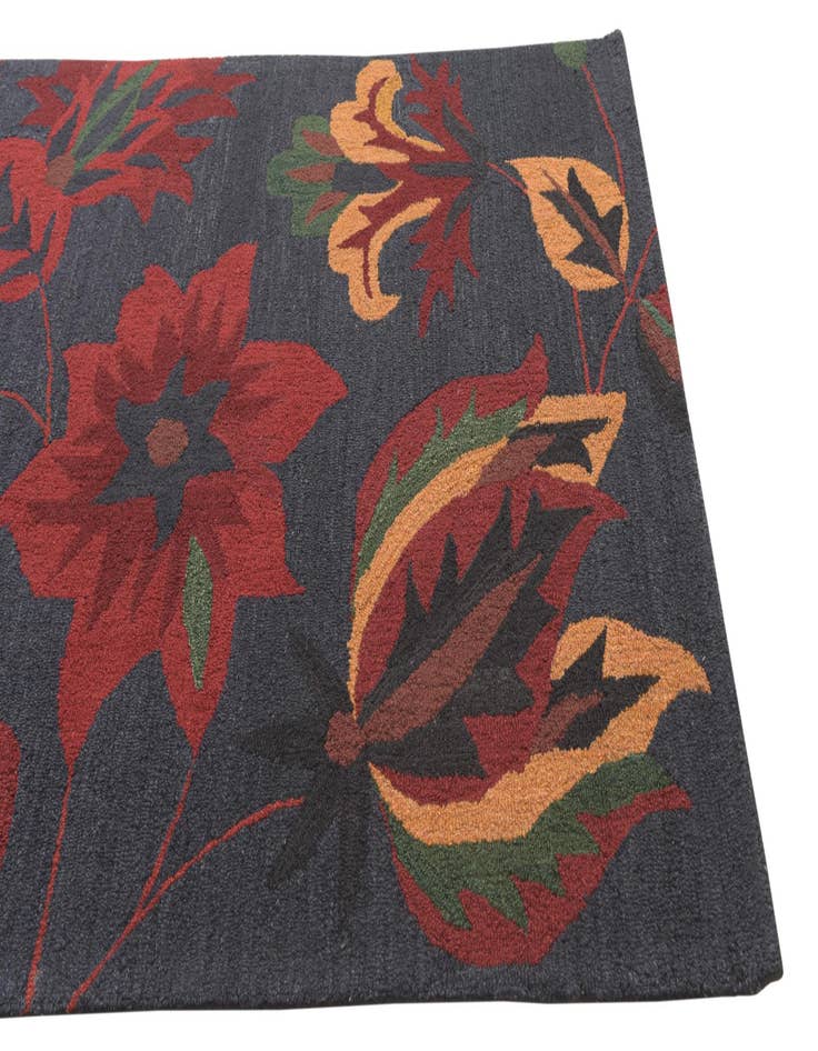 Detail image of  5' 1 x 8' Agra Wool Rug
