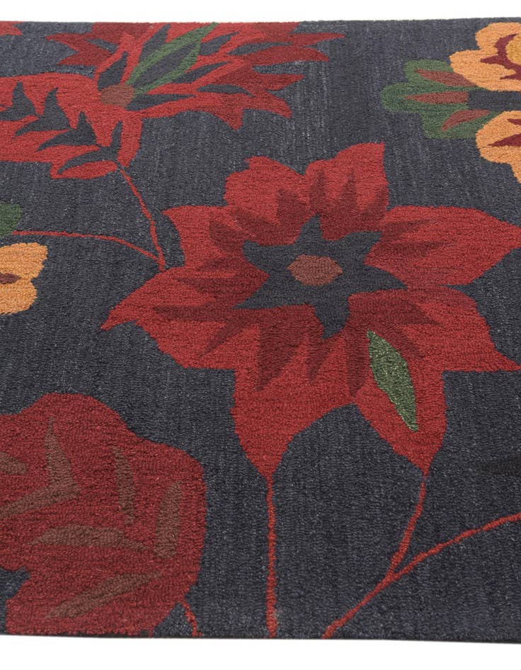 Detail image of  5' 1 x 8' Agra Wool Rug