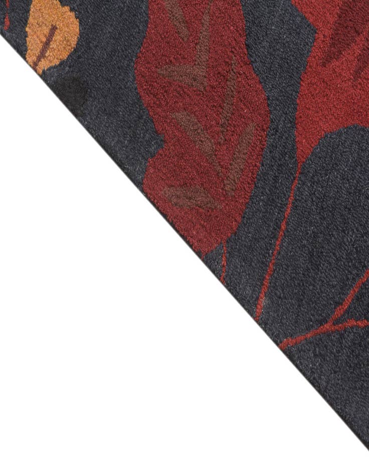 Detail image of  5' 1 x 8' Agra Wool Rug