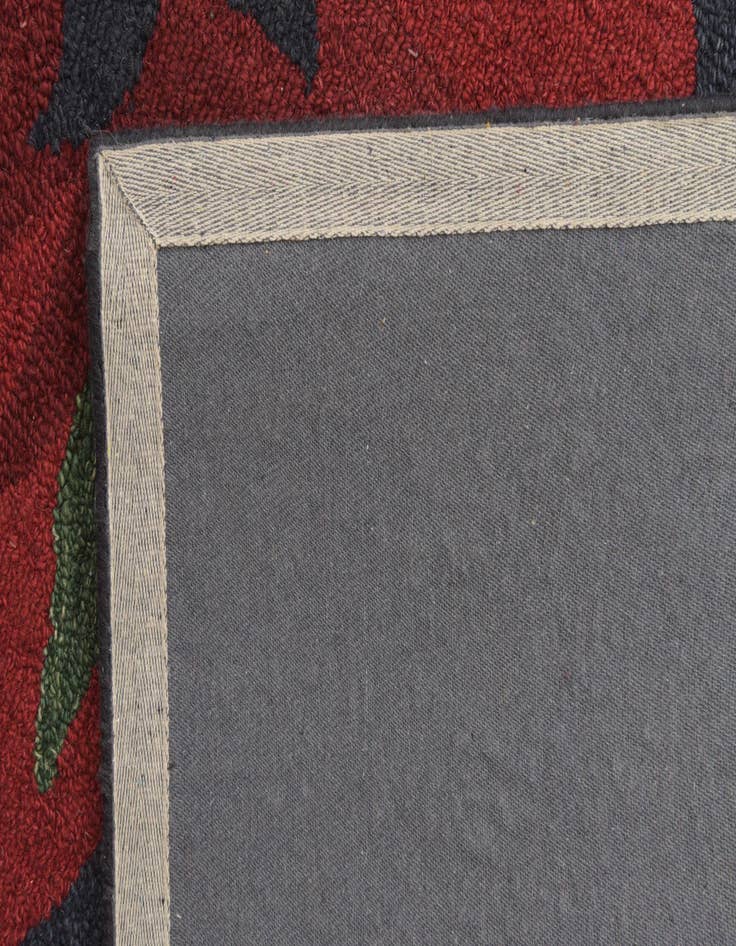 Detail image of  5' 1 x 8' Agra Wool Rug