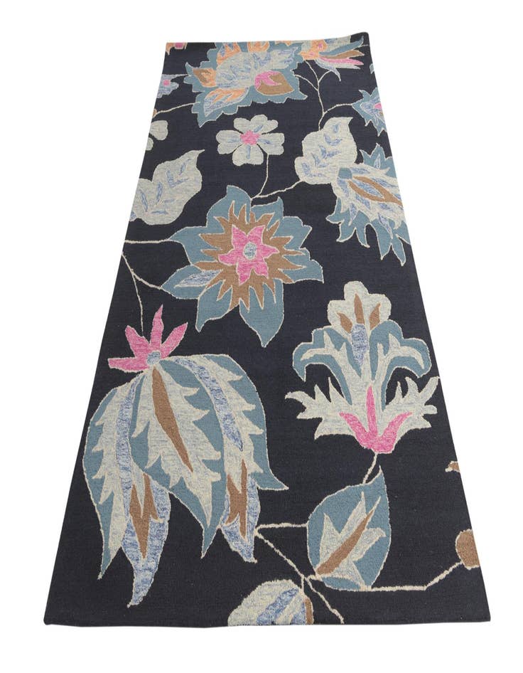 Detail image of  5' 1 x 8' Agra Wool Rug