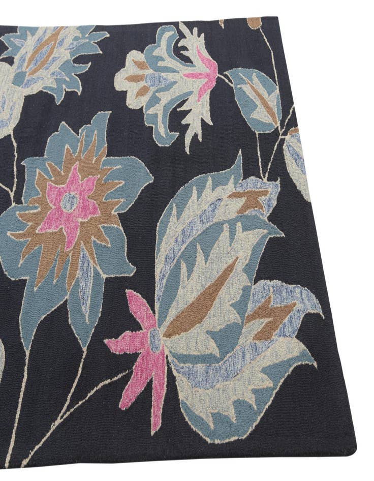 Detail image of  5' 1 x 8' Agra Wool Rug