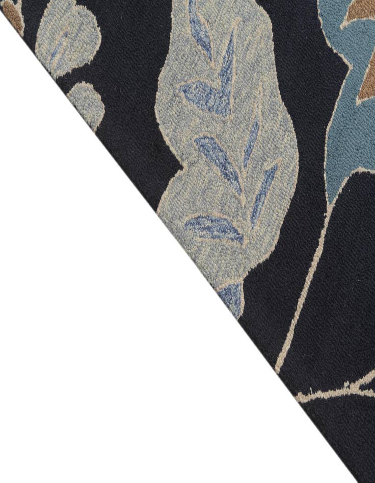 Detail image of  5' 1 x 8' Agra Wool Rug