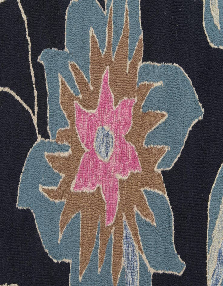 Detail image of  5' 1 x 8' Agra Wool Rug